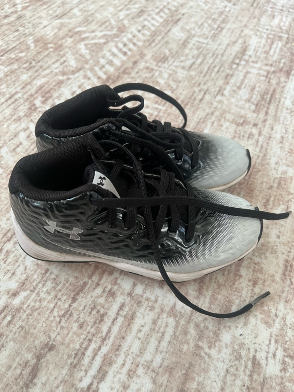 Under Armour Kids Black and Gray Gradient Athletic football cleats